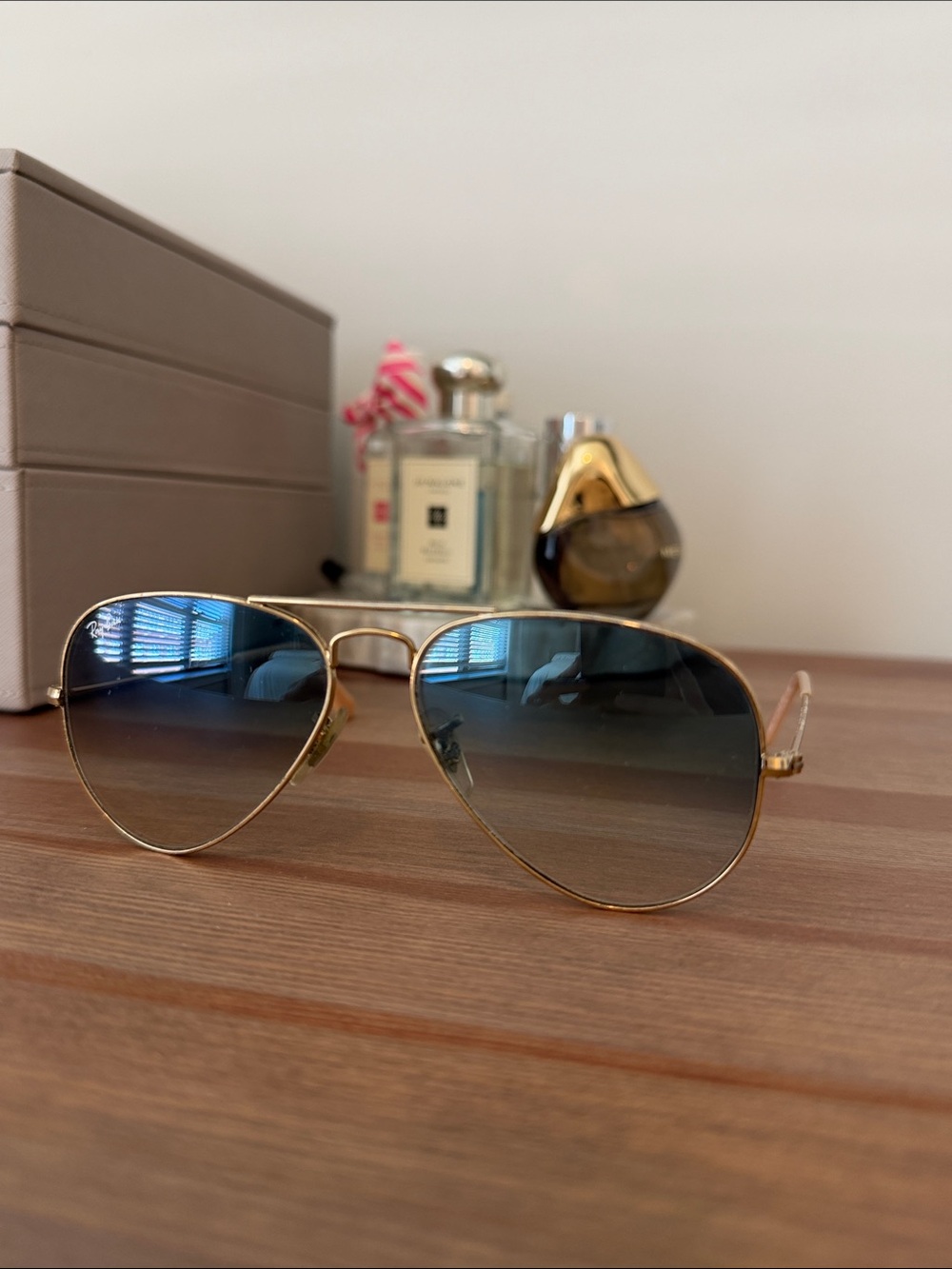 Ray-Ban Blue Gradient Lenses with Gold Aviator Frame - Picture 7 of 8